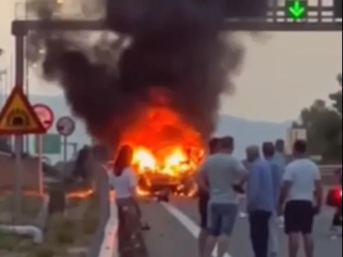 Τραγωδία εκτυλίχθηκε χθες στην εθνική οδό Κορίνθου – Πατρών, στο ύψος το Λαμπίριου Αχαΐας, μετά από σύγκρουση, δυο αυτοκινήτων.