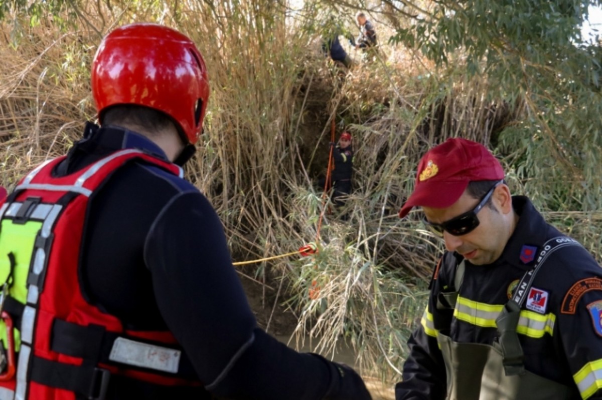 Μια ομάδα 4 ατόμων έψαχναν για λίρες σε σπηλιά στη Λάρισα στην περιοχή των Γόννων, με ένα άτομο να έχει εγκλωβιστεί και να έχει στηθεί