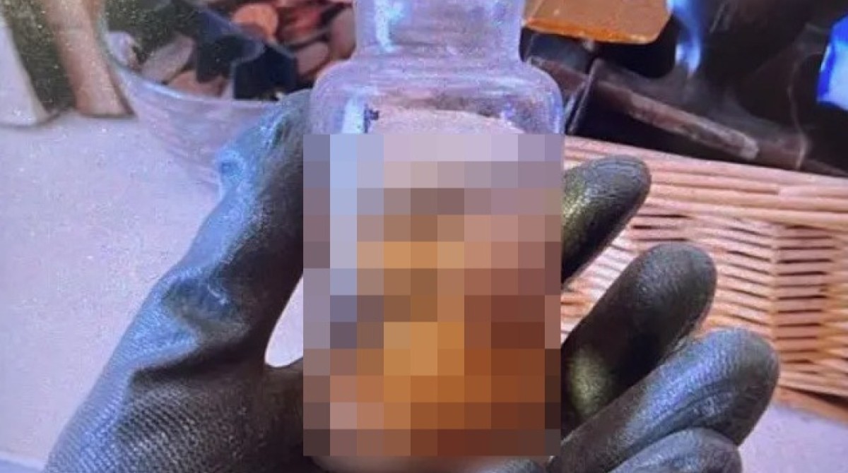 Ανατριχιαστικό είναι το εύρημα σε διαμέρισμα στην Αττική, αποτέλεσμα έρευνας που έγινε από την Υποδιεύθυνση Καταπολέμησης