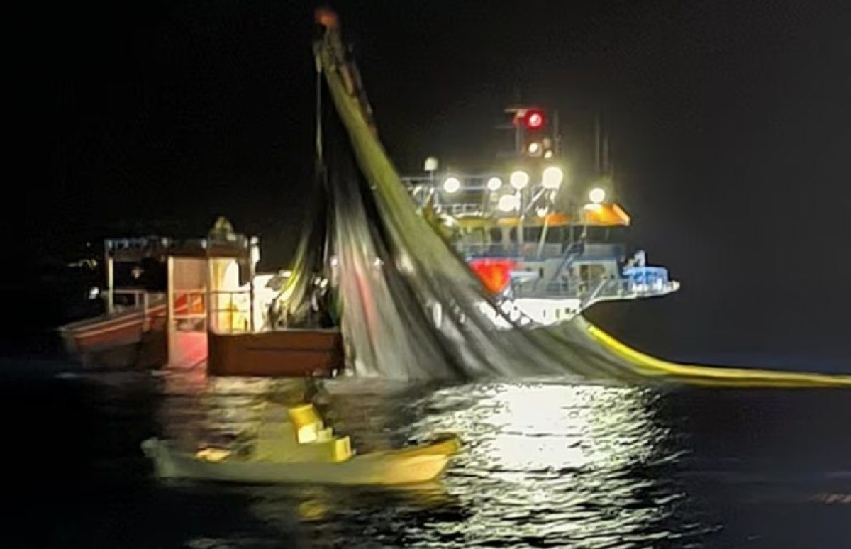 Έλληνες ψαράδες βρέθηκαν αντιμέτωποι με ύβρεις, απειλές και ακόμη και πυροβολισμούς στον αέρα από τουρκικό αλιευτικό, σε ένα επεισόδιο