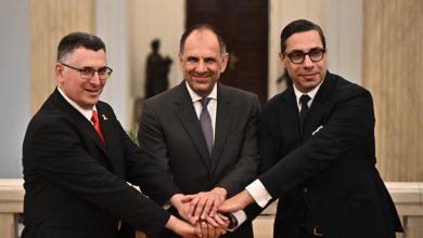 Ο υπουργός Εξωτερικών, Γιώργος Γεραπετρίτης, καταγγέλλει ως «ψευδές» και «παραπλανητικό» δημοσίευμα κυπριακού μέσου ενημέρωσης