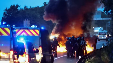 Η Γαλλία βυθίζεται σε μια νέα περίοδο κοινωνικής αναταραχής, με τα πρώτα επεισόδια να ξεσπούν ήδη από τις πρωινές ώρες, μόλις λίγες