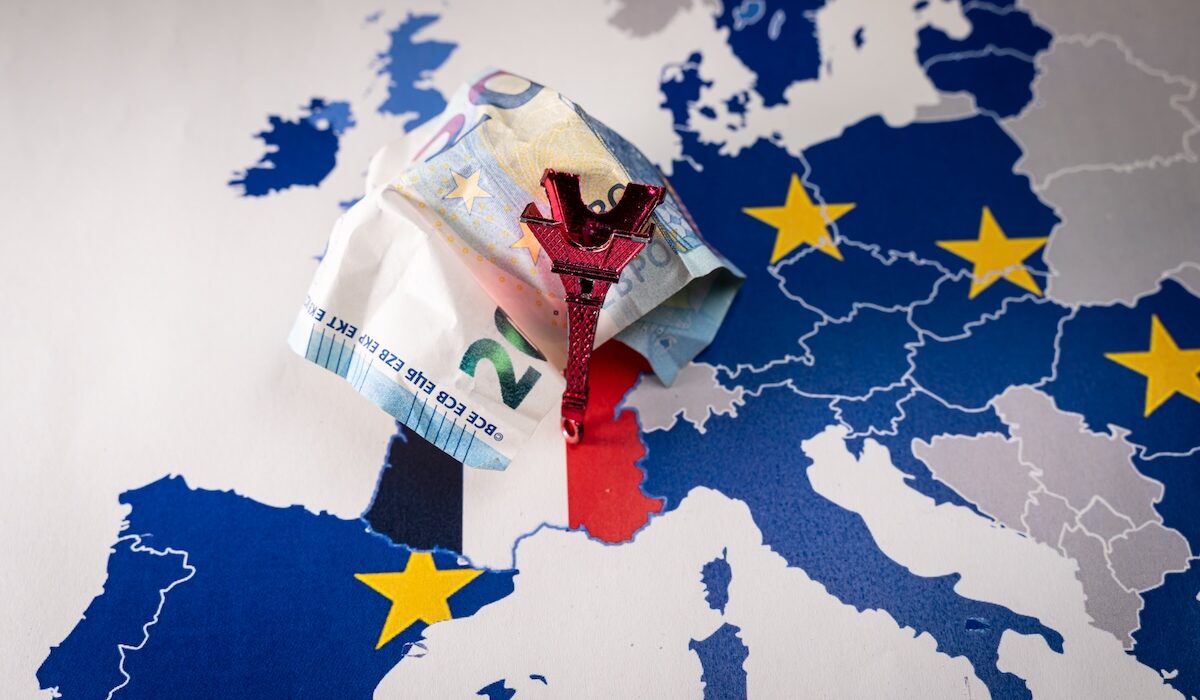 Ο οίκος αξιολόγησης Fitch Ratings ανακοίνωσε την Παρασκευή 12 Σεπτεμβρίου την υποβάθμιση της πιστοληπτικής ικανότητας της