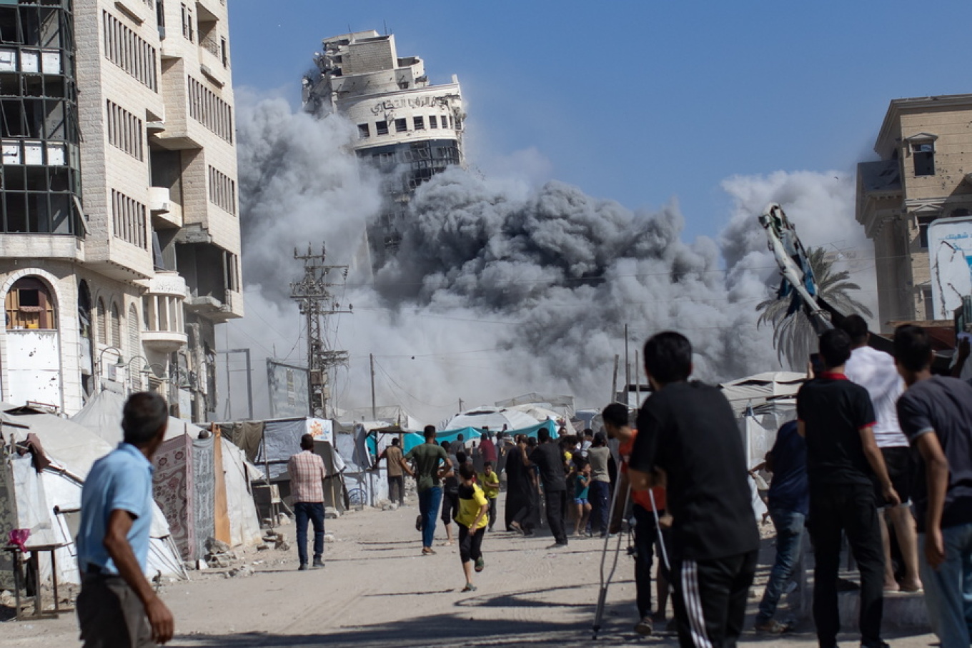 Οι Ισραηλινές δυνάμεις προωθούνται στην Πόλη της Γάζας, ελέγχοντας ήδη τα ανατολικά προάστια, ενώ παραμένει σύγχυση σχετικά με τον ακριβή