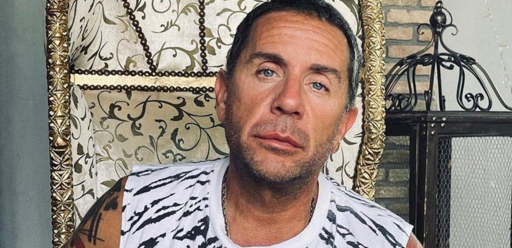 Σφοδρή σύγκρουση Γιώργου Μαζωνάκη με την οικογένειά του. Καταγγελίες για παρακολούθηση, χρήσεις ουσιών, ψυχιατρική νοσηλεία και διαμάχη για ακίνητο στη Μύκονο. Όλες οι νέες αποκαλύψεις