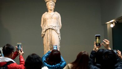 Με τη δύναμη της τεχνητής νοημοσύνης, η εικόνα μετατρέπεται σε σύμβολο πολιτιστικής δικαιοσύνης και ενώνει τις φωνές όσων διεκδικούν