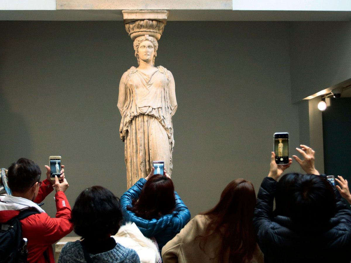 Με τη δύναμη της τεχνητής νοημοσύνης, η εικόνα μετατρέπεται σε σύμβολο πολιτιστικής δικαιοσύνης και ενώνει τις φωνές όσων διεκδικούν