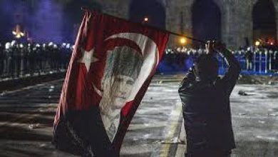 Η Τουρκία βρίσκεται σε πρωτοφανή πολιτική αναταραχή, καθώς ο Πρόεδρος Ρετζέπ Ταγίπ Ερντογάν κλιμακώνει την εκστρατεία του