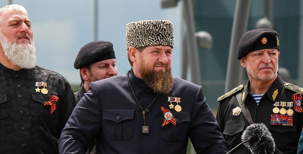 Ο ηγέτης της Τσετσενίας, Ραμζάν Καντίροφ, εξέφρασε ανοιχτά την άποψή του ότι η ειρήνη στην περιοχή μπορεί να επιτευχθεί μόνο εάν η Ουκρανία