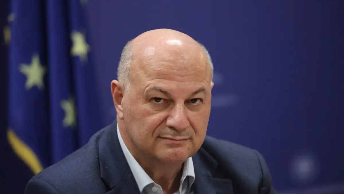 Ακόμα και ο υπουργός Αγροτικής Ανάπτυξης, Κώστας Τσιάρας, δεν μπόρεσε να δώσει σαφή απάντηση σχετικά με το πότε θα καταβληθούν