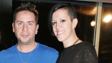 Η μικρή αδερφή του τραγουδιστή σπάει τη σιωπή της για την οικογενειακή κόντρα.