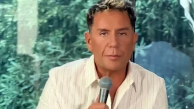 Ο γνωστός τραγουδιστής δημοσίευσε βίντεο μέσα από το σπίτι του και μοιράστηκε με τους θαυμαστές του την εμπειρία του.