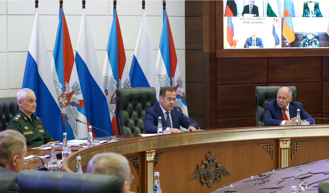 Την Πέμπτη, ο Ουκρανός πρόεδρος απείλησε τη Ρωσία με κλιμάκωση των επιθέσεων, επικαλούμενος μάλιστα την υποστήριξη του Ντόναλντ Τραμπ.