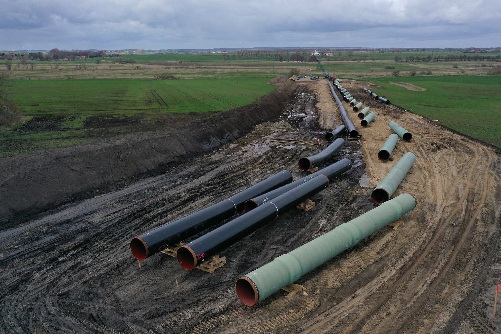 Η Ευρωπαϊκή Ένωση εξετάζει το ενδεχόμενο επιβολής περιορισμών στις εισαγωγές ρωσικών καυσίμων μέσω του αγωγού Ντρούζμπα