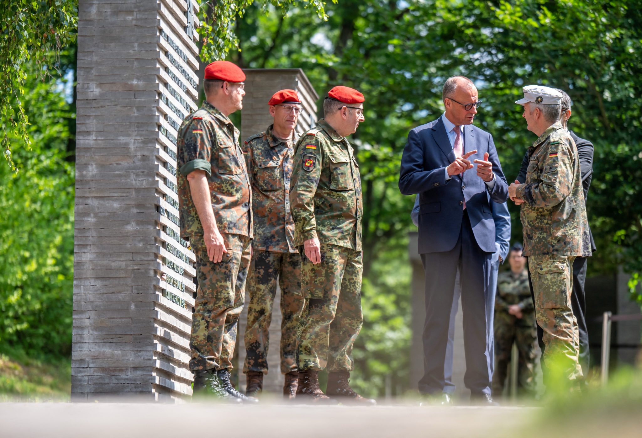 Με δηλώσεις που ενισχύουν ένα κλίμα εγρήγορσης, ο Γερμανός καγκελάριος Φρίντριχ Μερτς προειδοποίησε τους πολίτες της χώρας