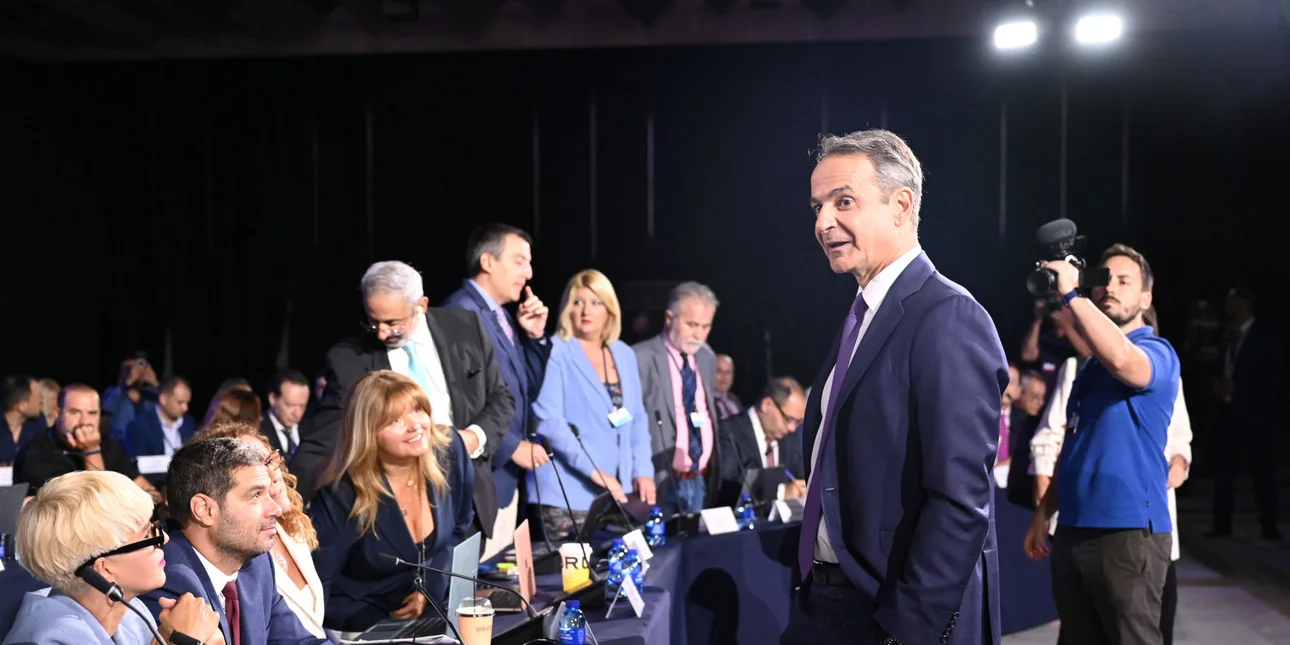 Σε δηλώσεις «κατευνασμού» τόσο προς τον Αντώνη Σαμαρά, όσο και ως προς τον Κώστα Καραμανλή προέβη ο Πρωθυπουργός όταν ρωτήθηκε