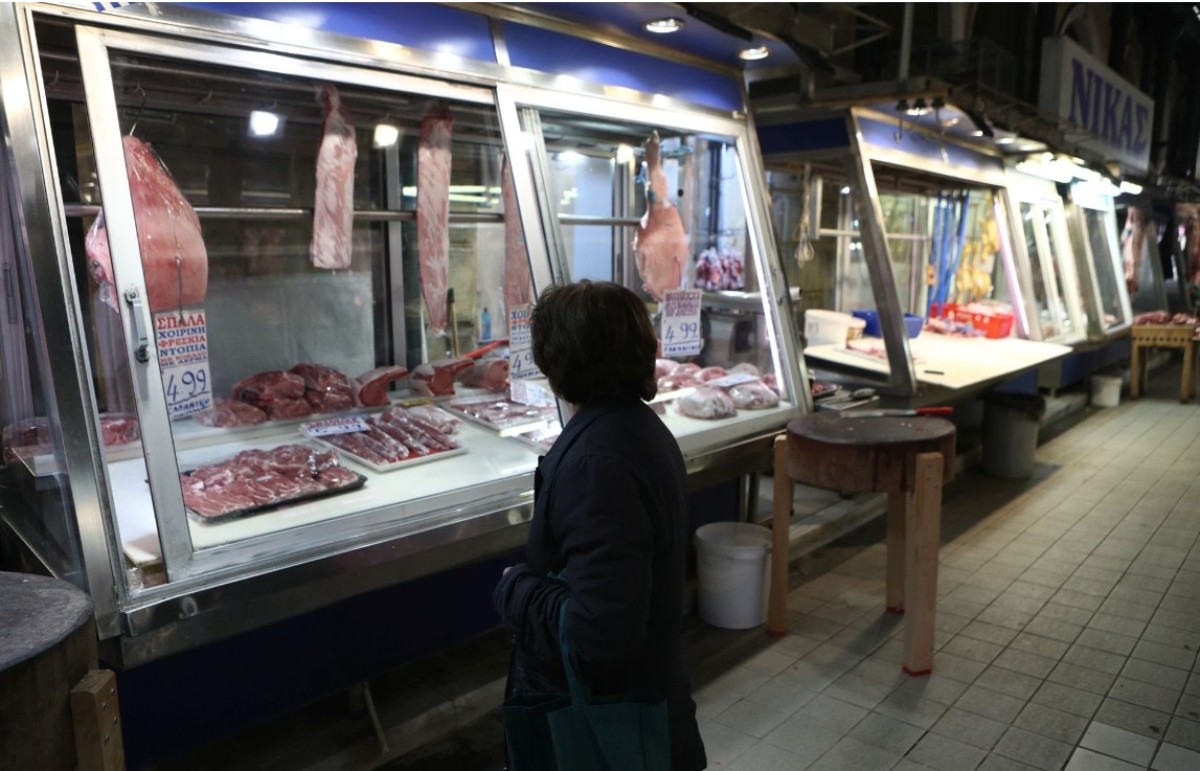 Το μοσχαρίσιο κρέας εξελίσσεται πλέον σε είδος πολυτελείας στην ευρωπαϊκή αγορά, καθώς οι τιμές του σκαρφαλώνουν από ρεκόρ σε ρεκόρ.