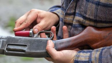 Αναστάτωση επικράτησε το απόγευμα της Κυριακής στον Τύρναβο, όταν ένας 88χρονος άνδρας άνοιξε πυρ με αεροβόλο όπλο εναντίον του