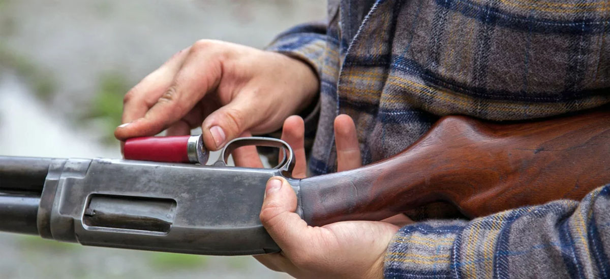 Αναστάτωση επικράτησε το απόγευμα της Κυριακής στον Τύρναβο, όταν ένας 88χρονος άνδρας άνοιξε πυρ με αεροβόλο όπλο εναντίον του