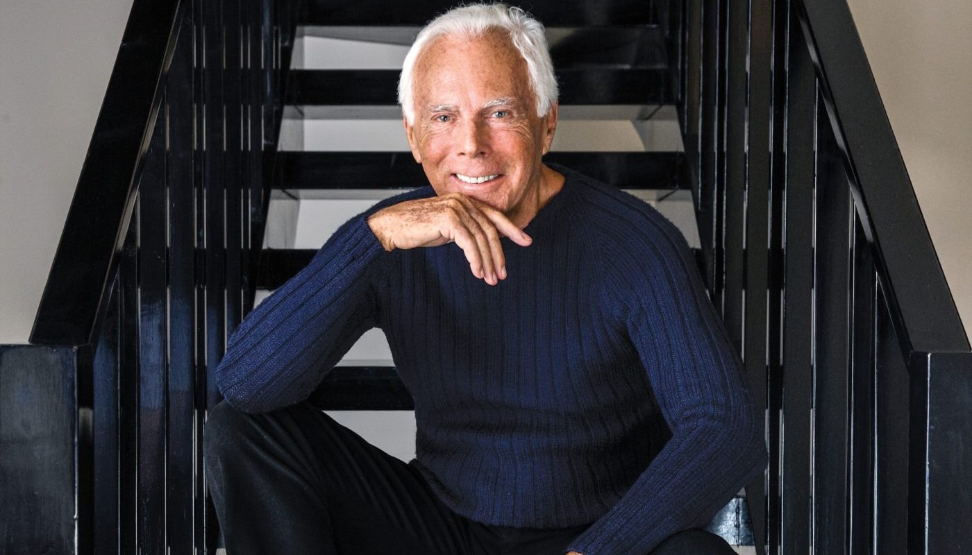 Η είδηση σκόρπισε θλίψη στον κόσμο της μόδας: ο Τζόρτζιο Αρμάνι, ο θρυλικός Ιταλός σχεδιαστής, έφυγε από τη ζωή σε ηλικία 91 ετών,