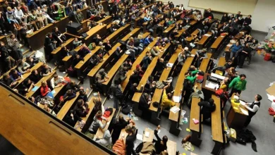 Σύμφωνα με την έκθεση «Επενδύοντας στην εκπαίδευση 2025» της Ευρωπαϊκής Επιτροπής, ένα επιπλέον έτος εκπαίδευσης μπορεί να αυξήσει