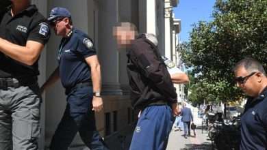 Προθεσμία για να απολογηθεί έλαβε ο 45χρονος οδηγός μηχανής, ο οποίος το βράδυ της περασμένης Παρασκευής παρέσυρε στην Ακτή Δυμαίων