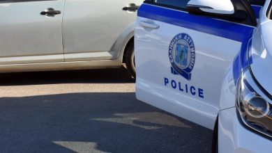 Μια 87χρονη γυναίκα στην Κηφισιά βίωσε στιγμές τρόμου όταν δύο άγνωστοι εισέβαλαν αιφνιδιαστικά στο σπίτι της, στο ισόγειο