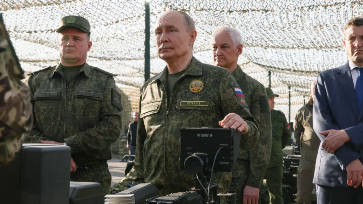 Χωρίς να εκτοξεύσει ούτε μία σφαίρα, ο Ρώσος πρόεδρος Βλαντίμιρ Πούτιν κατάφερε την περασμένη εβδομάδα να φέρει τον πόλεμο