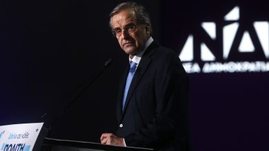 Ο Αντώνης Σαμαράς τοποθετείται ανοιχτά υπέρ των οικογενειών των θυμάτων της σιδηροδρομικής τραγωδίας στα Τέμπη, υπογραμμίζοντας