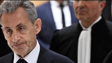 Ο πρώην πρόεδρος της Γαλλίας, Νικολά Σαρκοζί, οδηγείται στη φυλακή, μετά την καταδίκη του σε ποινή πέντε ετών για «συνωμοσία με τον πρώην