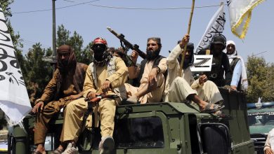 Οι Ταλιμπάν απάντησαν με βίντεο από στρατιωτική παρέλαση στη βάση της Μπαγκράμ, επιβεβαιώνοντας τον πλήρη έλεγχό τους.