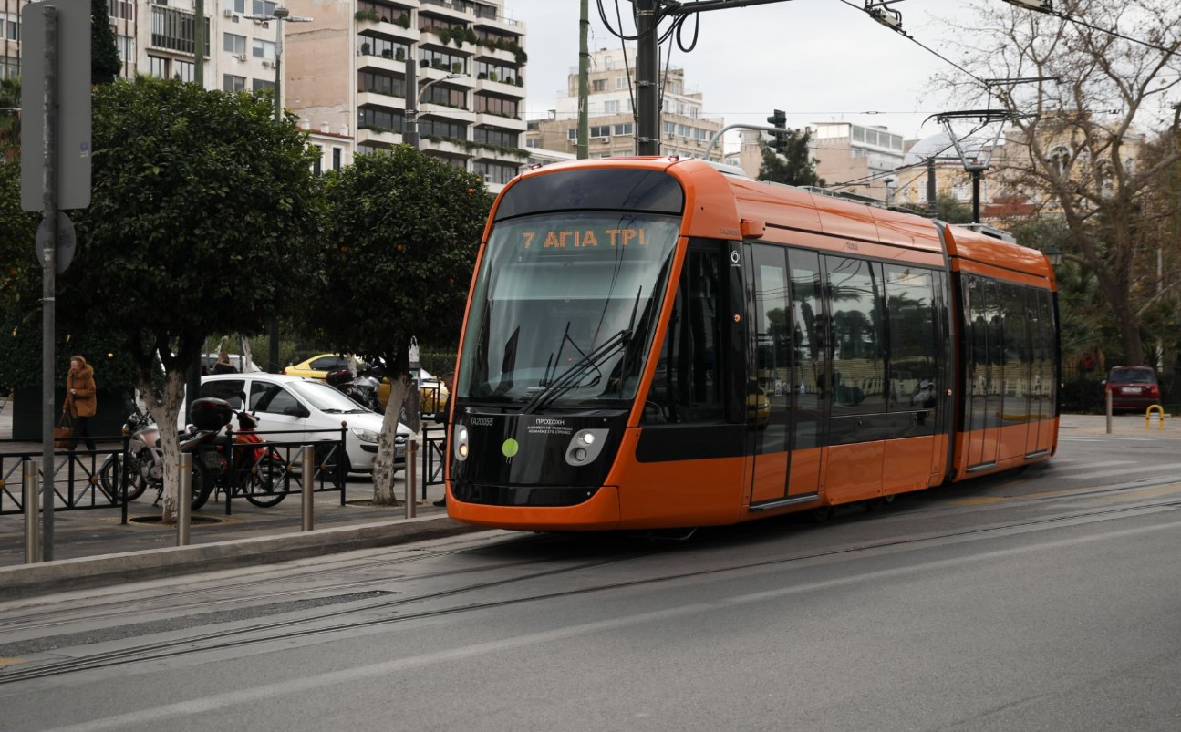 Σοβαρό τροχαίο σημειώθηκε το απόγευμα της Τετάρτης στον Πειραιά, κοντά στο γήπεδο «Γεώργιος Καραϊσκάκης». Σοβαρότατο τροχαίο στον Πειραιά