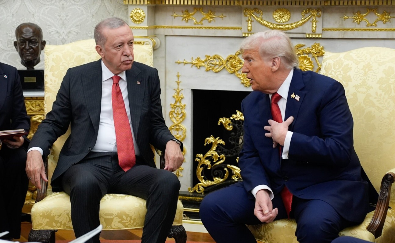 Η συνάντηση των προέδρων των Ηνωμένων Πολιτειών και της Τουρκίας, Ντόναλντ Τραμπ και Ρετζέπ Ταγίπ Ερντογάν, στον Λευκό Οίκο την Πέμπτη