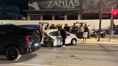 Τη στιγμή της καραμπόλας στην οποία έχασε τη ζωή της μια γυναίκα 64 ετών λίγο μετά τα μεσάνυχτα της Τετάρτης στη λεωφόρο Βουλιαγμένης