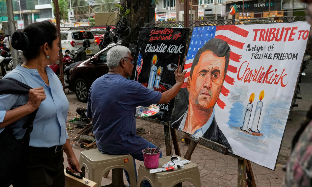 Η αμερικανική κοινή γνώμη παραμένει συγκλονισμένη από τη δολοφονία του Τσάρλι Κερκ, ο οποίος έπεσε νεκρός χθες, Τετάρτη, κατά τη διάρκεια