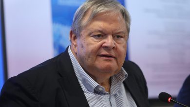 Ο Ευάγγελος Βενιζέλος εξέφρασε τη δημόσια υποστήριξή του στο δικαίωμα των συγγενών να ζητήσουν την εκταφή των θυμάτων του τραγικού