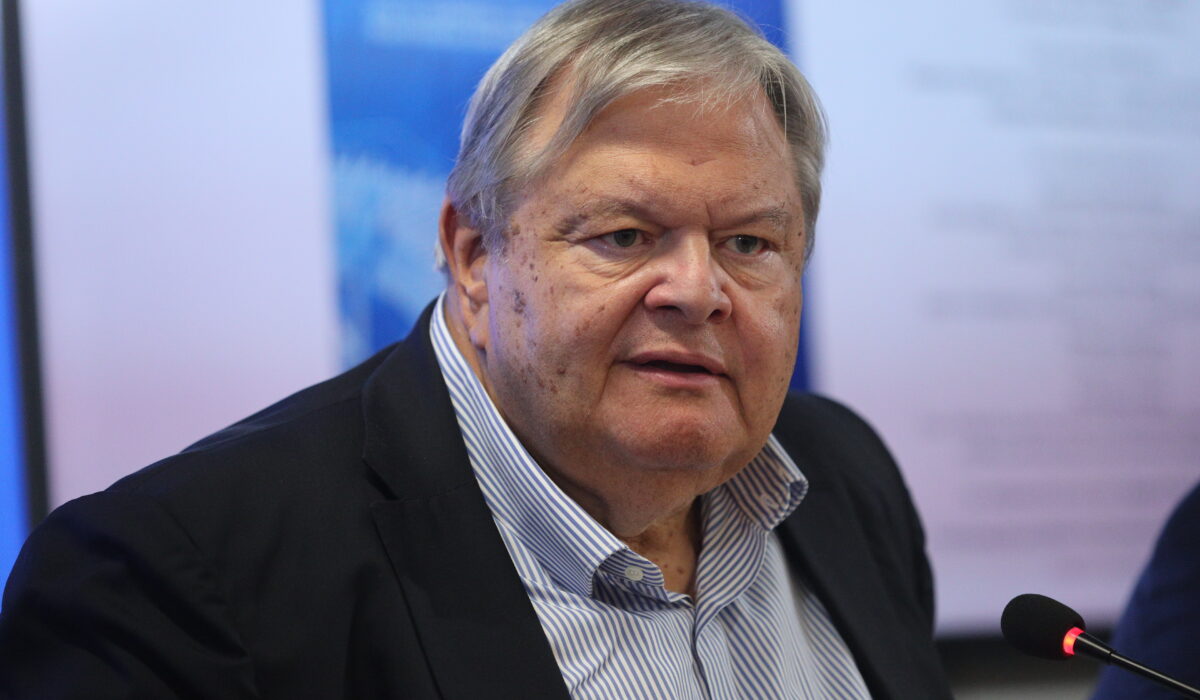 Ο Ευάγγελος Βενιζέλος εξέφρασε τη δημόσια υποστήριξή του στο δικαίωμα των συγγενών να ζητήσουν την εκταφή των θυμάτων του τραγικού