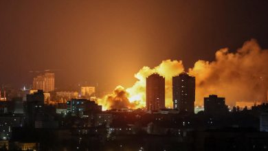 Η Ρωσία εξαπέλυσε την ισχυρότερη αεροπορική επιδρομή από την έναρξη του πολέμου, σηματοδοτώντας μια νέα, επικίνδυνη φάση στη σύγκρουση.