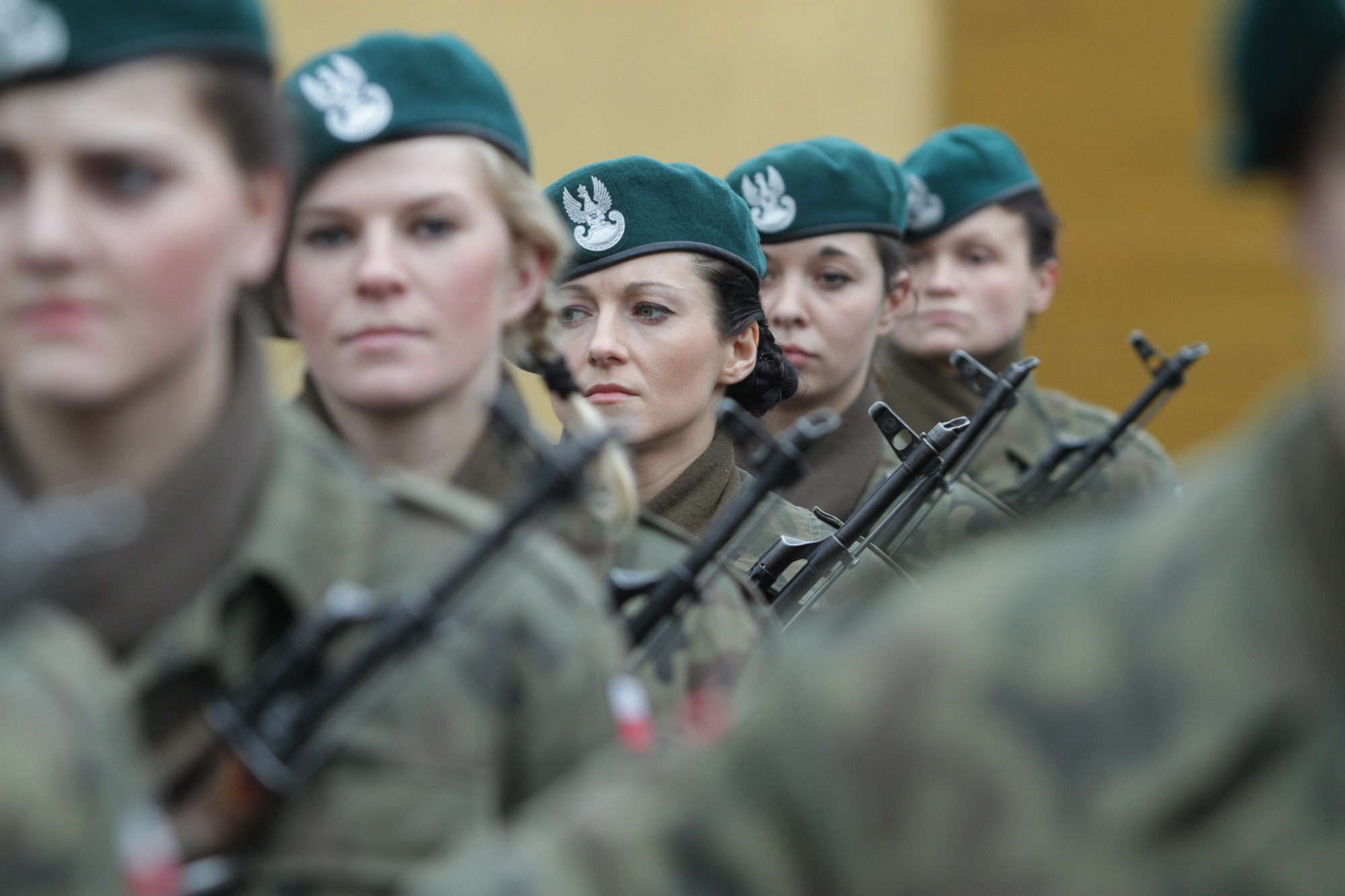 Μια πρόσφατη έρευνα φέρνει στο φως μια αναπάντεχη τάση ανάμεσα στους Πολωνούς πολίτες: παρά την αυξανόμενη ένταση μεταξύ Πολωνίας