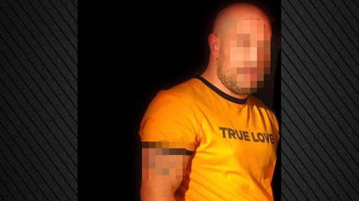 «Πιάσαμε τον μεγαλύτερο μαστροπό της Αθήνας», ήταν τα λόγια που ακούστηκαν όταν οι αστυνομικοί πέρασαν χειροπέδες στον 42χρονο