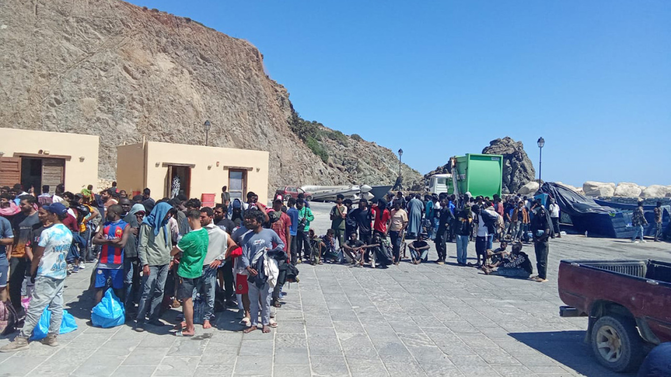 Σε αδιέξοδη κατάσταση βρίσκεται πλέον ο δήμος Γαύδου, καθώς το μικρό ακριτικό νησί δεν μπορεί να καλύψει τις ανάγκες των εκατοντάδων