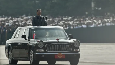 Η πρόσφατη στρατιωτική παρέλαση στην πλατεία Τιενανμέν είχε έντονα συμβολικό χαρακτήρα. Ο Σι Τζινπίνγκ εμφανίστηκε πλαισιωμένος από