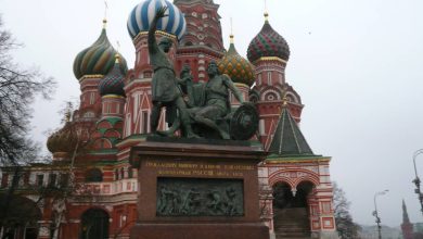 Το Κρεμλίνο εξέφρασε αμφιβολίες σχετικά με το κατά πόσο οι νέες κυρώσεις των ΗΠΑ θα επηρεάσουν ουσιαστικά τη ρωσική οικονομία.