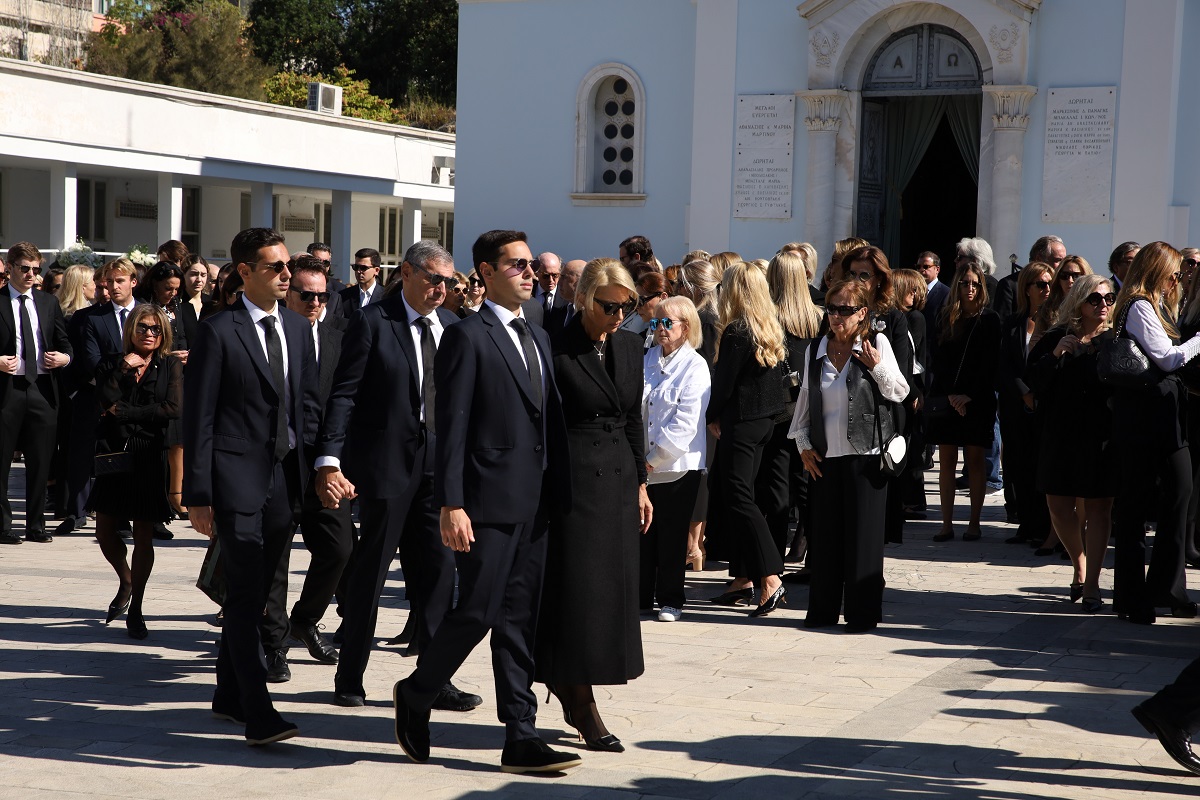 Σε ατμόσφαιρα ανείπωτης οδύνης τελέστηκε σήμερα η κηδεία της Μαρίσσας Λαιμού στο Α’ Νεκροταφείο Αθηνών. Μαρίσσα Λαιμού