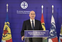 Ο Υπουργός Εθνικής Άμυνας Νίκος Δένδιας επιμένει να δίνει διαφορετικό πολιτικό στίγμα στην εξωτερική πολιτική της χώρας, ενισχύοντας αυτούς