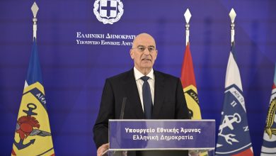 Ο Υπουργός Εθνικής Άμυνας Νίκος Δένδιας επιμένει να δίνει διαφορετικό πολιτικό στίγμα στην εξωτερική πολιτική της χώρας, ενισχύοντας αυτούς
