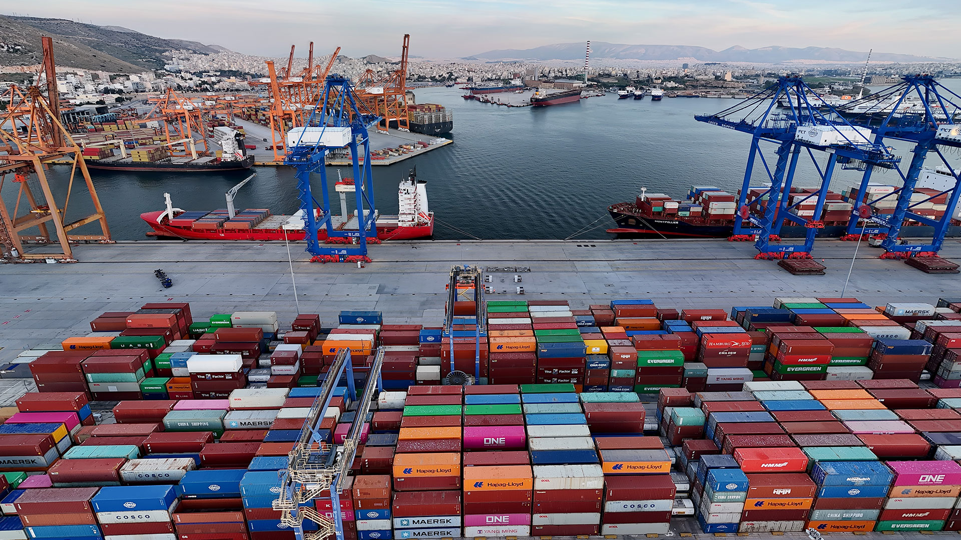 Εκατομμύρια ευρώ σε μετρητά κατασχέθηκαν αυτό το καλοκαίρι από το γραφείο τελωνειακού υπαλλήλου στην Ελλάδα, στο πλαίσιο έρευνας