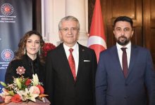 Ο βουλευτής Ροδόπης, Όζγκιουρ Φερχάτ, ο οποίος πρόσφατα εντάχθηκε στη Νέα Αριστερά, έσπευσε να συμμετάσχει στις εκδηλώσεις για τα 102