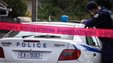 Ένας άνδρας, αφγανικής καταγωγής, περίπου 40 ετών, βρέθηκε νεκρός από μαχαιριές στο σπίτι του στη Νάουσα της Πάρου. Τον νεκρό άνδρα