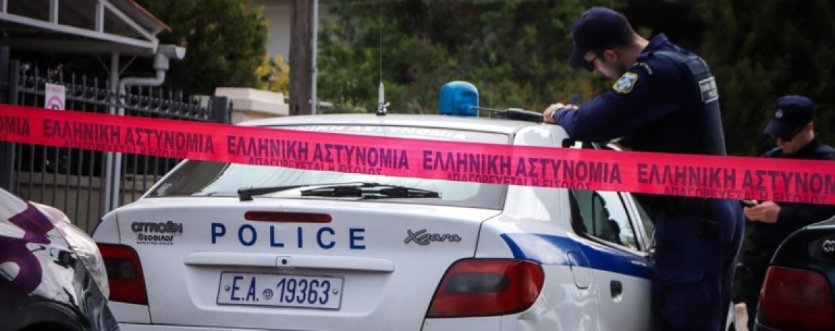 Ένας άνδρας, αφγανικής καταγωγής, περίπου 40 ετών, βρέθηκε νεκρός από μαχαιριές στο σπίτι του στη Νάουσα της Πάρου. Τον νεκρό άνδρα